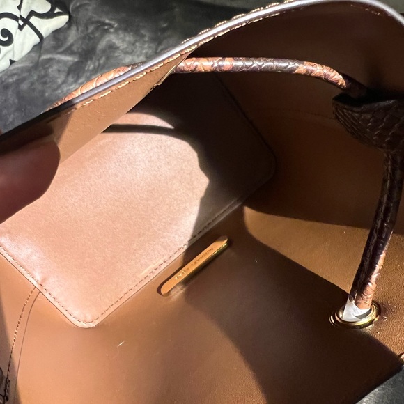 Michael Kors Bucket cross-body - NWT - Picture 6 of 8